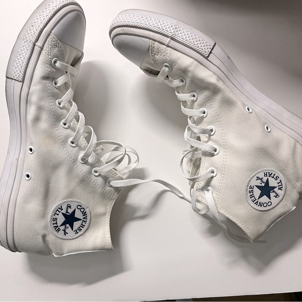 Converse Chuck Taylor II 2 White High Tops Lunarlon